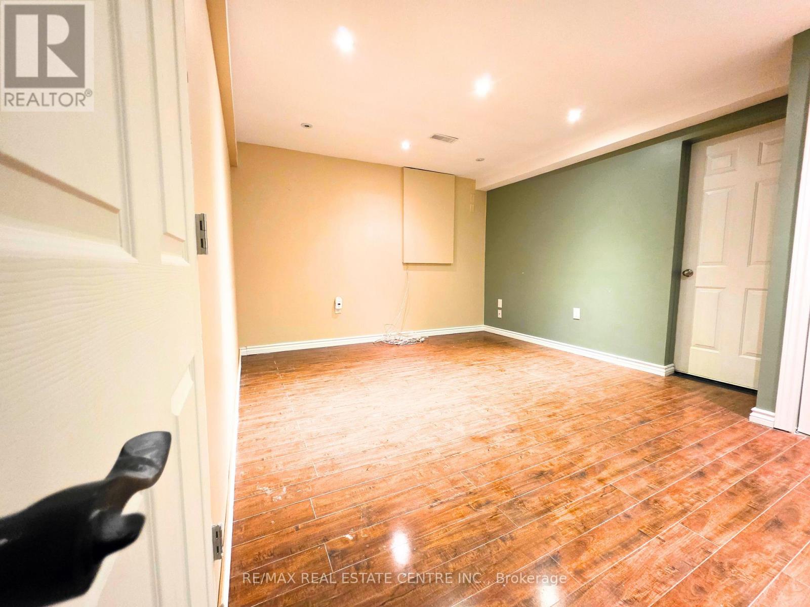 118 Fano Drive, Hamilton, Ontario  L8W 3V7 - Photo 14 - X12505594