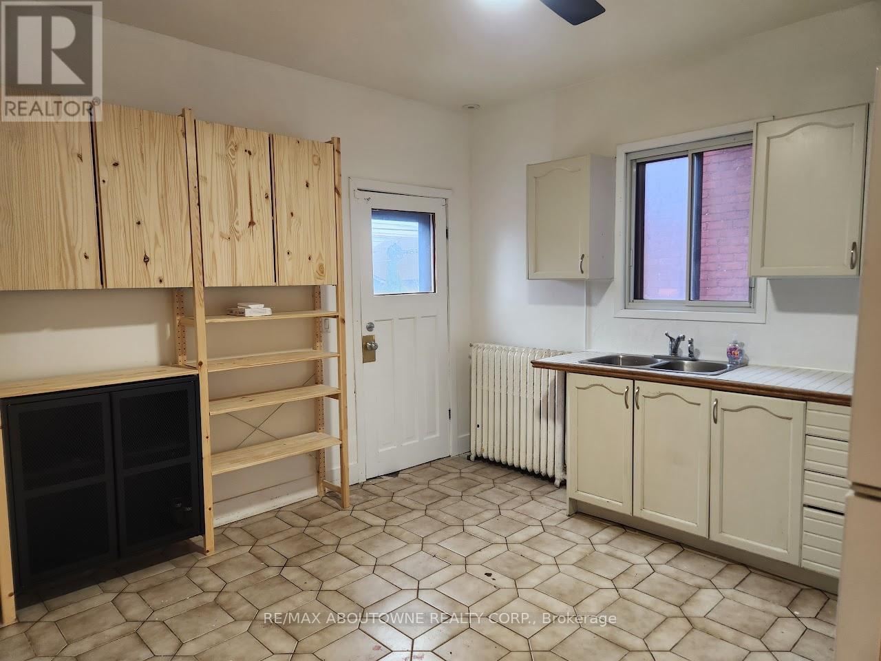 72 William Street, Hamilton, Ontario  L8L 5T7 - Photo 3 - X12586676