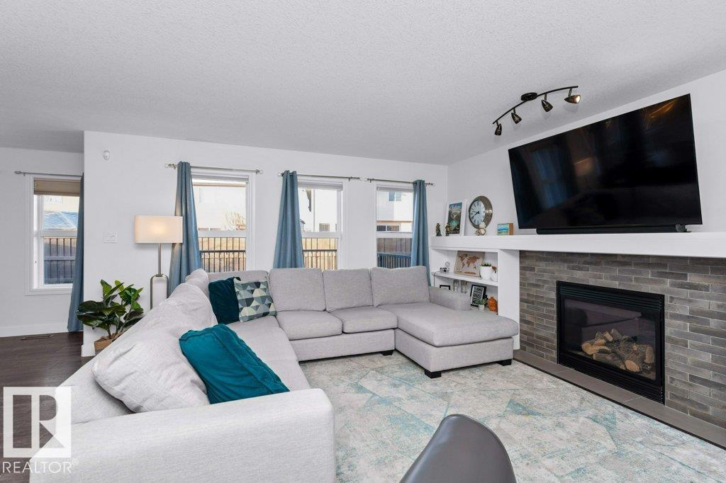 8220 Shaske Pl Nw, Edmonton, Alberta  T6R 3V9 - Photo 3 - E4467029