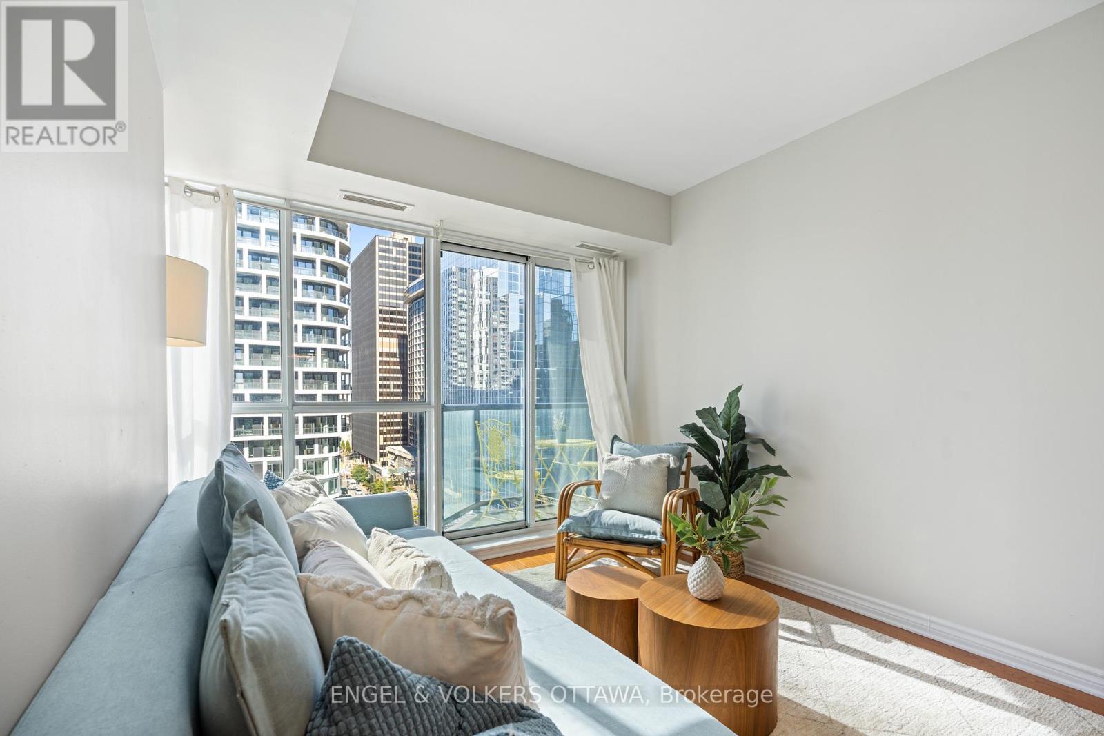 1403 - 445 Laurier Avenue W, Ottawa, Ontario K1N 6R4 - Photo 4 - X12586932