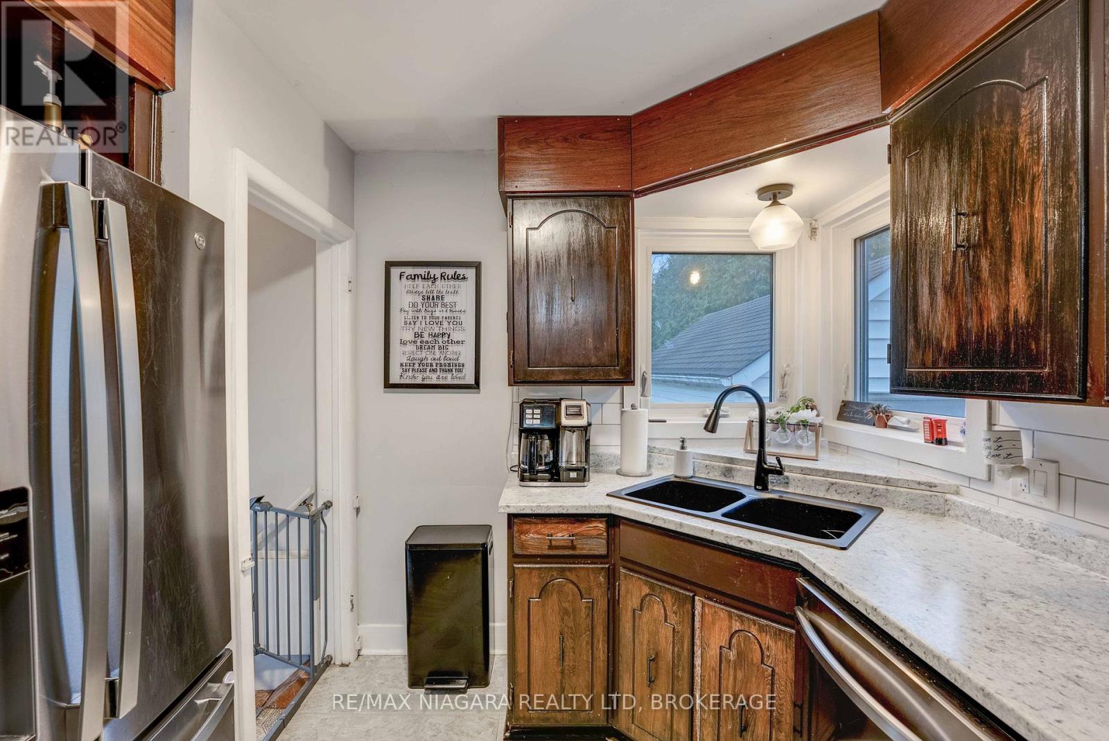 40 Maplewood Drive, St. Catharines, Ontario  L2M 3P1 - Photo 10 - X12586948