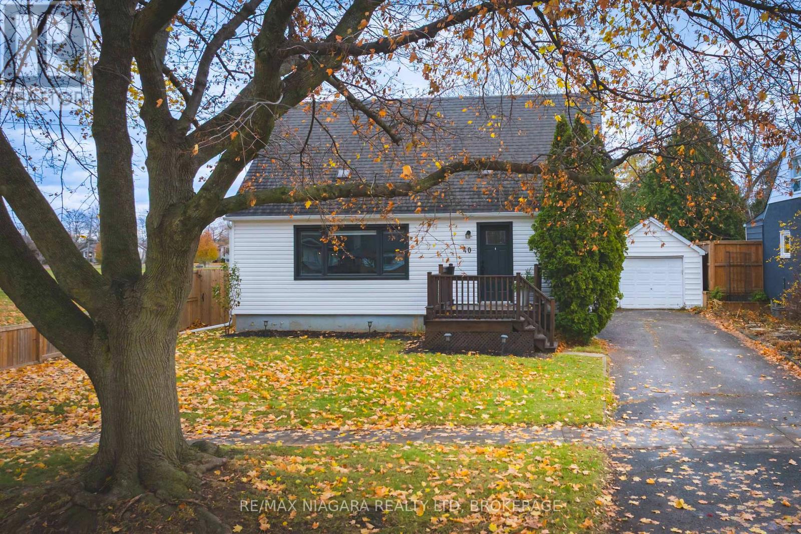 40 Maplewood Drive, St. Catharines, Ontario  L2M 3P1 - Photo 2 - X12586948