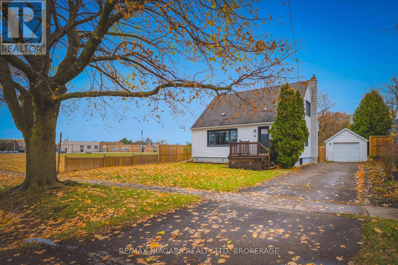 40 Maplewood Drive, St. Catharines, Ontario  L2M 3P1 - Photo 3 - X12586948