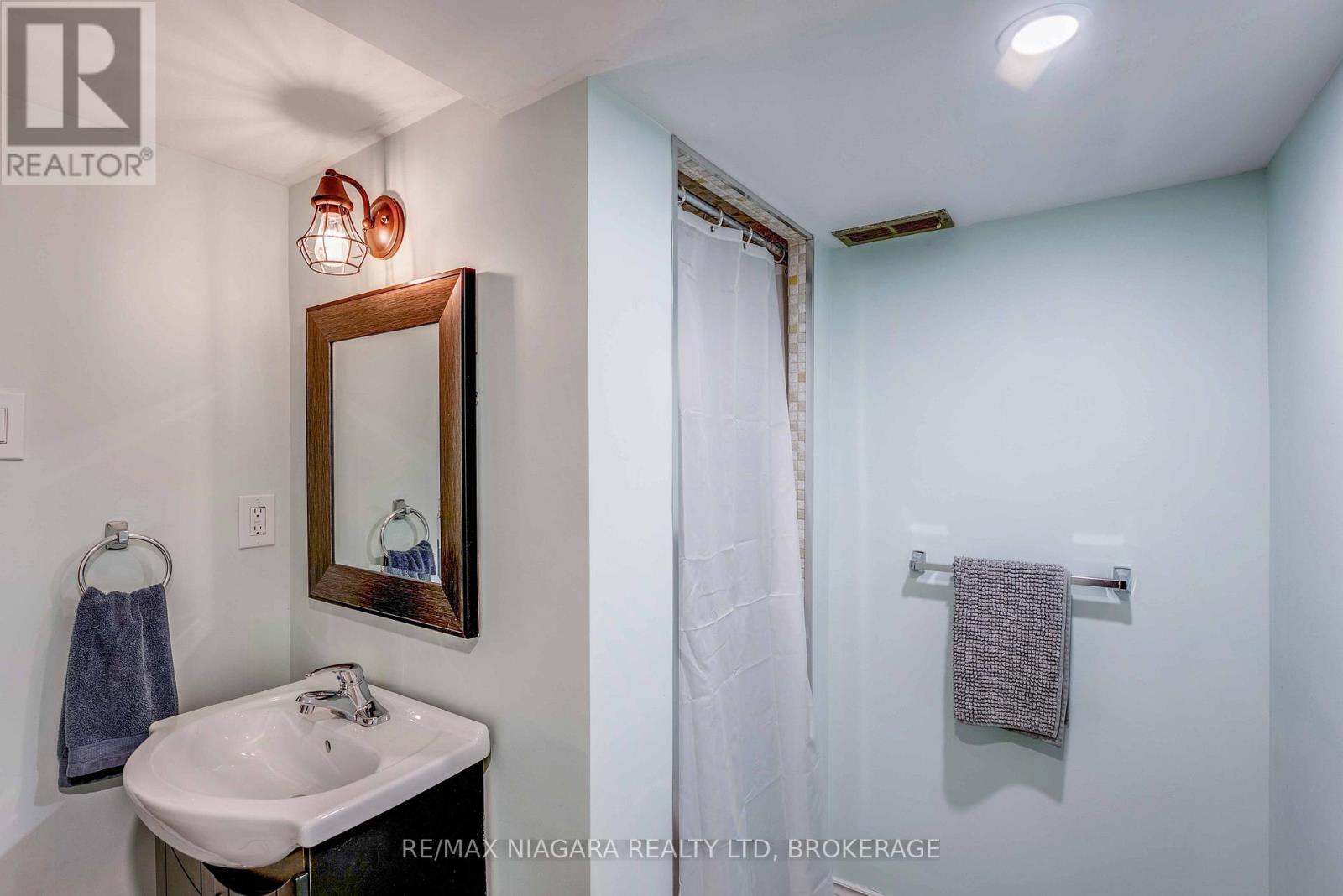 40 Maplewood Drive, St. Catharines, Ontario  L2M 3P1 - Photo 34 - X12586948