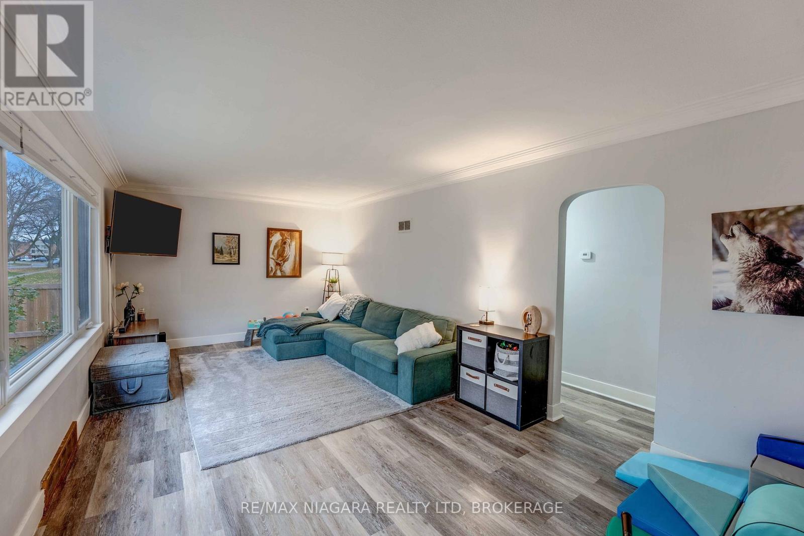 40 Maplewood Drive, St. Catharines, Ontario  L2M 3P1 - Photo 4 - X12586948