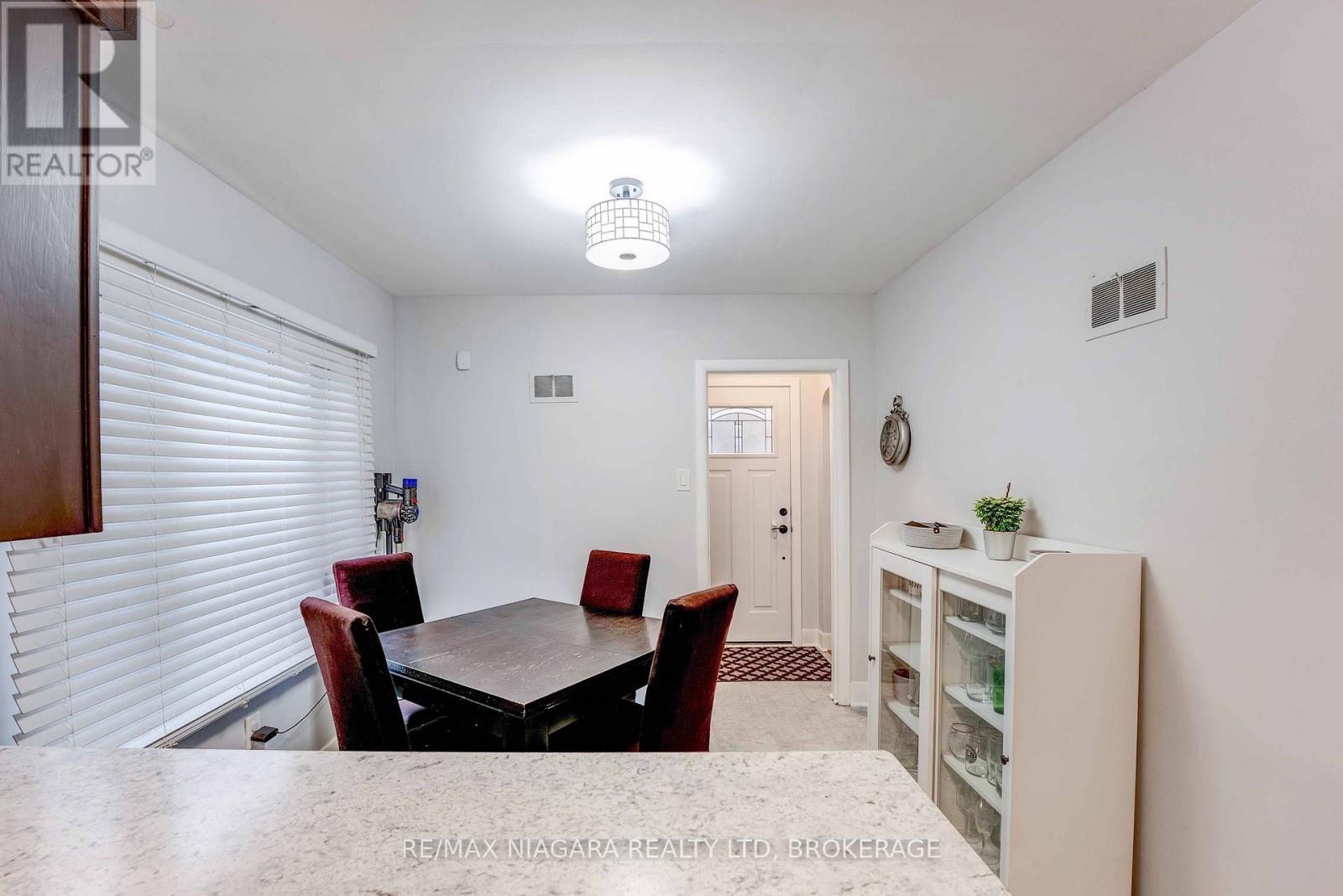 40 Maplewood Drive, St. Catharines, Ontario  L2M 3P1 - Photo 9 - X12586948