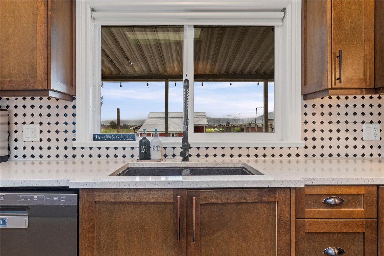 5844 Blackburn Road, Greendale, Chilliwack, British Columbia  V2R 4N9 - Photo 4 - R3070637