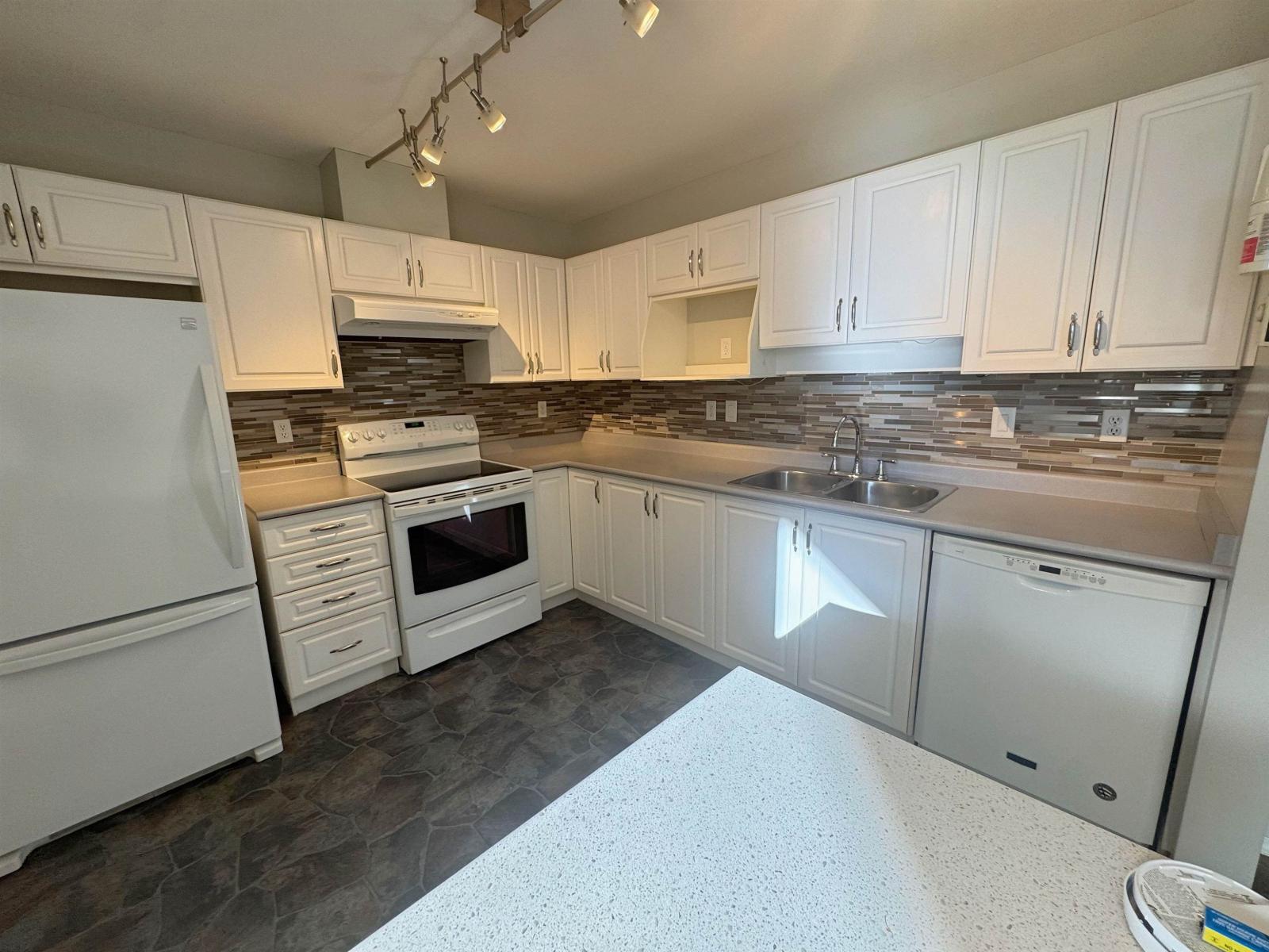 404 45520 Knight Road, Sardis West Vedder, Chilliwack, British Columbia  V2R 3Z2 - Photo 11 - R3070847