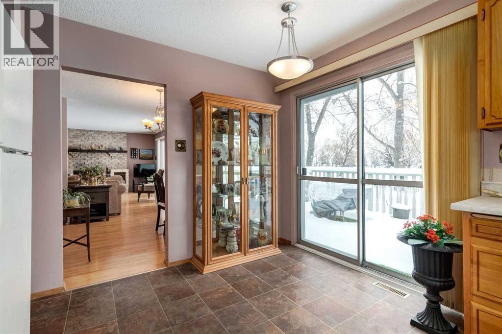 180 Maple Court Crescent Se, Calgary, Alberta  T2J 1W1 - Photo 12 - A2272905