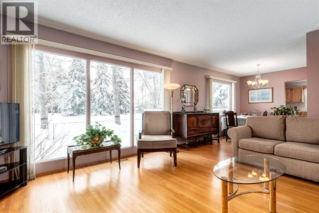 180 Maple Court Crescent Se, Calgary, Alberta  T2J 1W1 - Photo 6 - A2272905