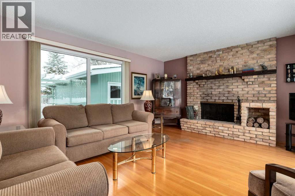 180 Maple Court Crescent Se, Calgary, Alberta  T2J 1W1 - Photo 4 - A2272905