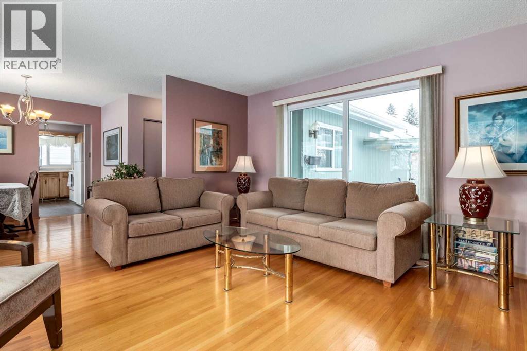 180 Maple Court Crescent Se, Calgary, Alberta  T2J 1W1 - Photo 5 - A2272905