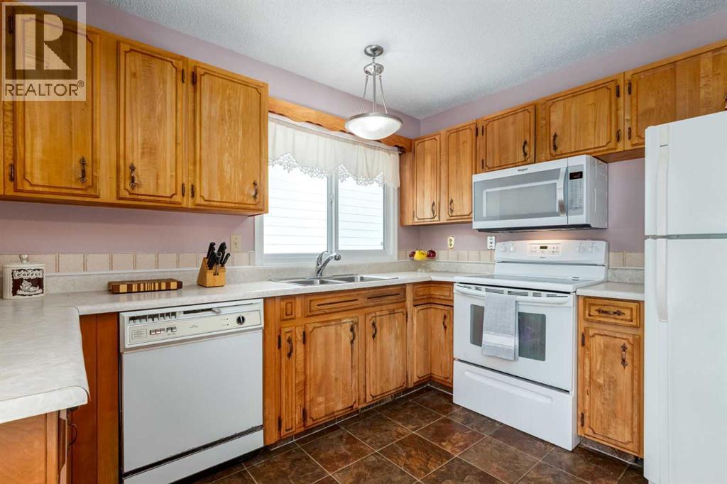 180 Maple Court Crescent Se, Calgary, Alberta  T2J 1W1 - Photo 11 - A2272905