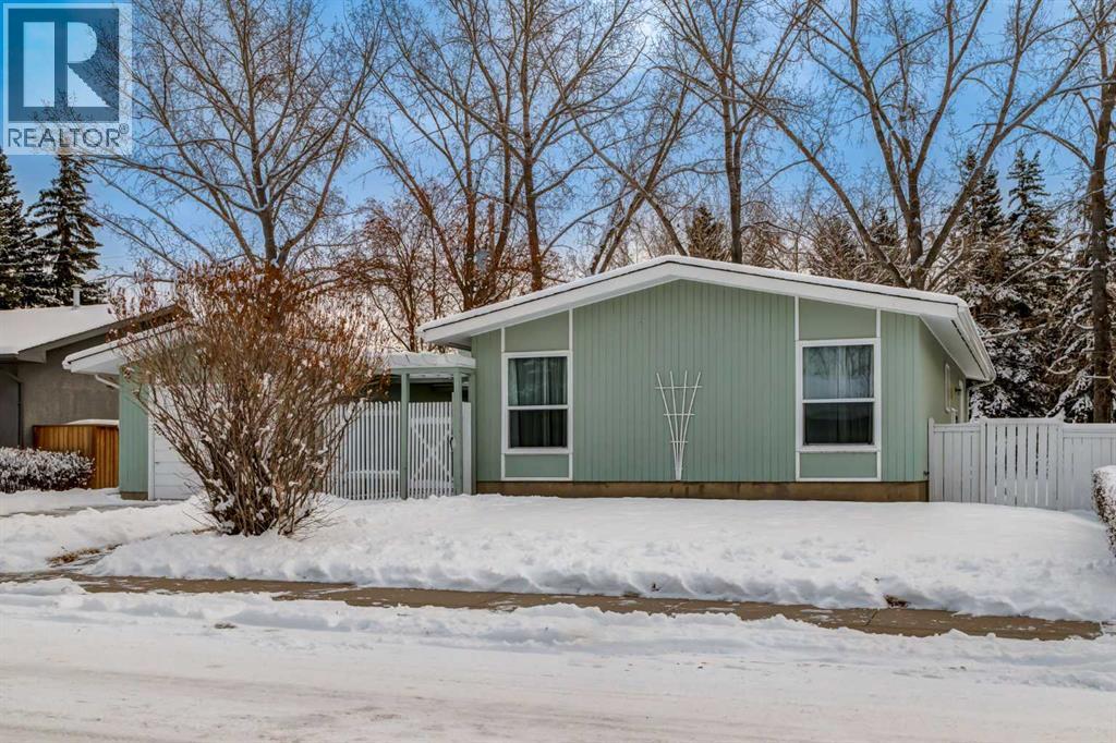 180 Maple Court Crescent Se, Calgary, Alberta  T2J 1W1 - Photo 2 - A2272905