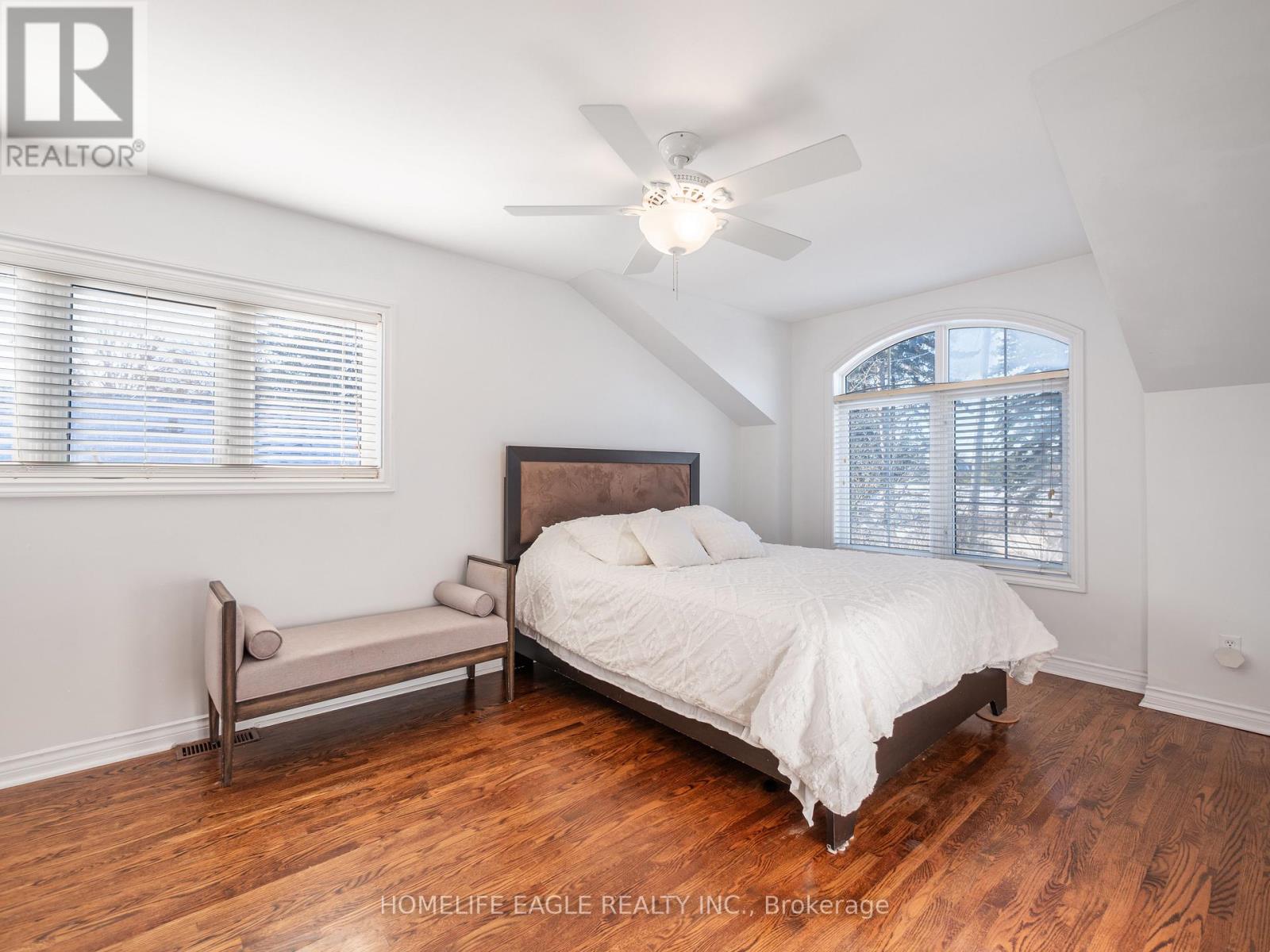 11 Knollside Drive, Richmond Hill, Ontario  L4C 4W7 - Photo 10 - N12586930