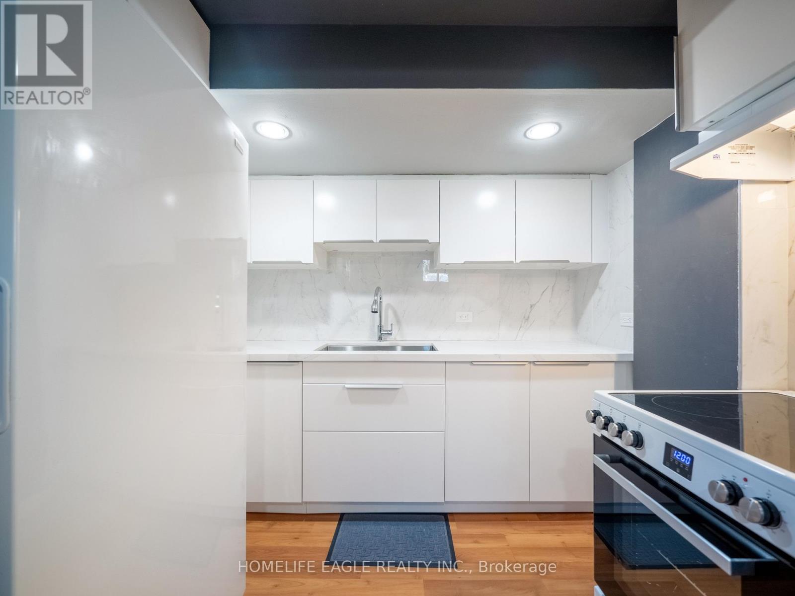 11 Knollside Drive, Richmond Hill, Ontario  L4C 4W7 - Photo 21 - N12586930