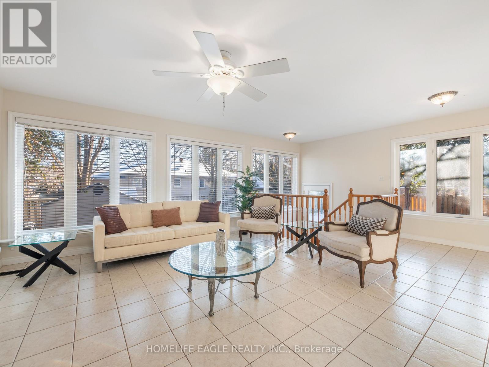 11 Knollside Drive, Richmond Hill, Ontario  L4C 4W7 - Photo 5 - N12586930