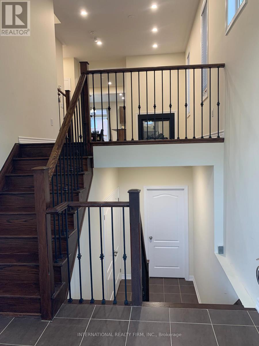 74 Fawnridge Road, Caledon, Ontario  L7C 3V3 - Photo 2 - W12586936