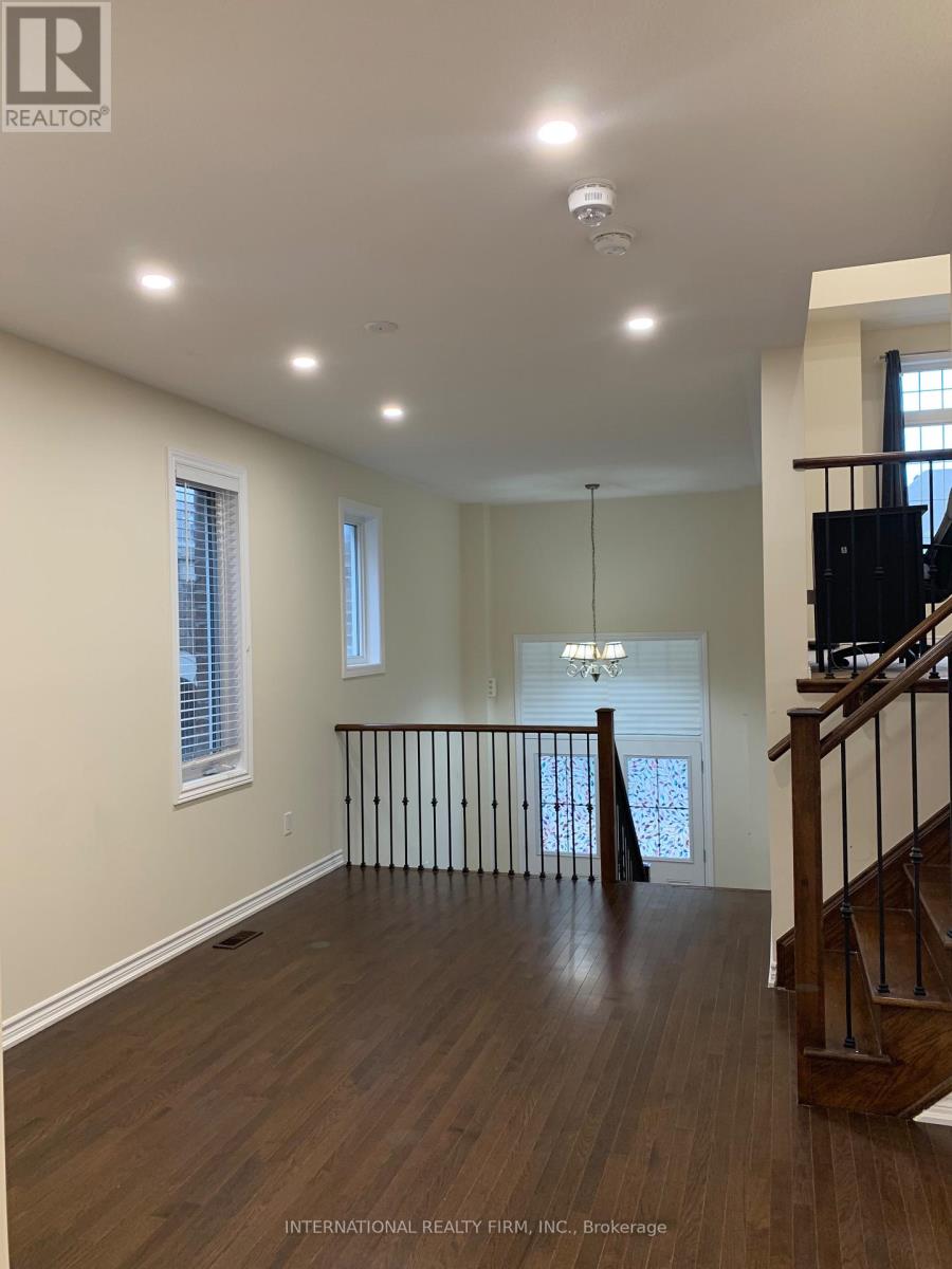 74 Fawnridge Road, Caledon, Ontario  L7C 3V3 - Photo 3 - W12586936