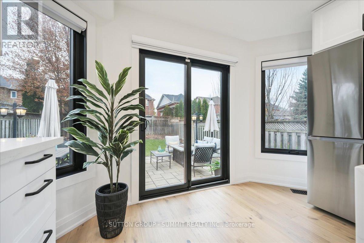 2413 Gladstone Avenue, Oakville, Ontario  L6H 6P2 - Photo 14 - W12586986