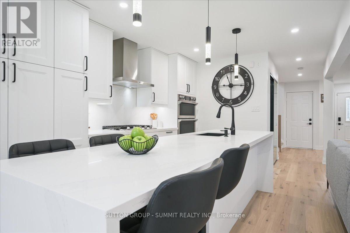 2413 Gladstone Avenue, Oakville, Ontario  L6H 6P2 - Photo 15 - W12586986