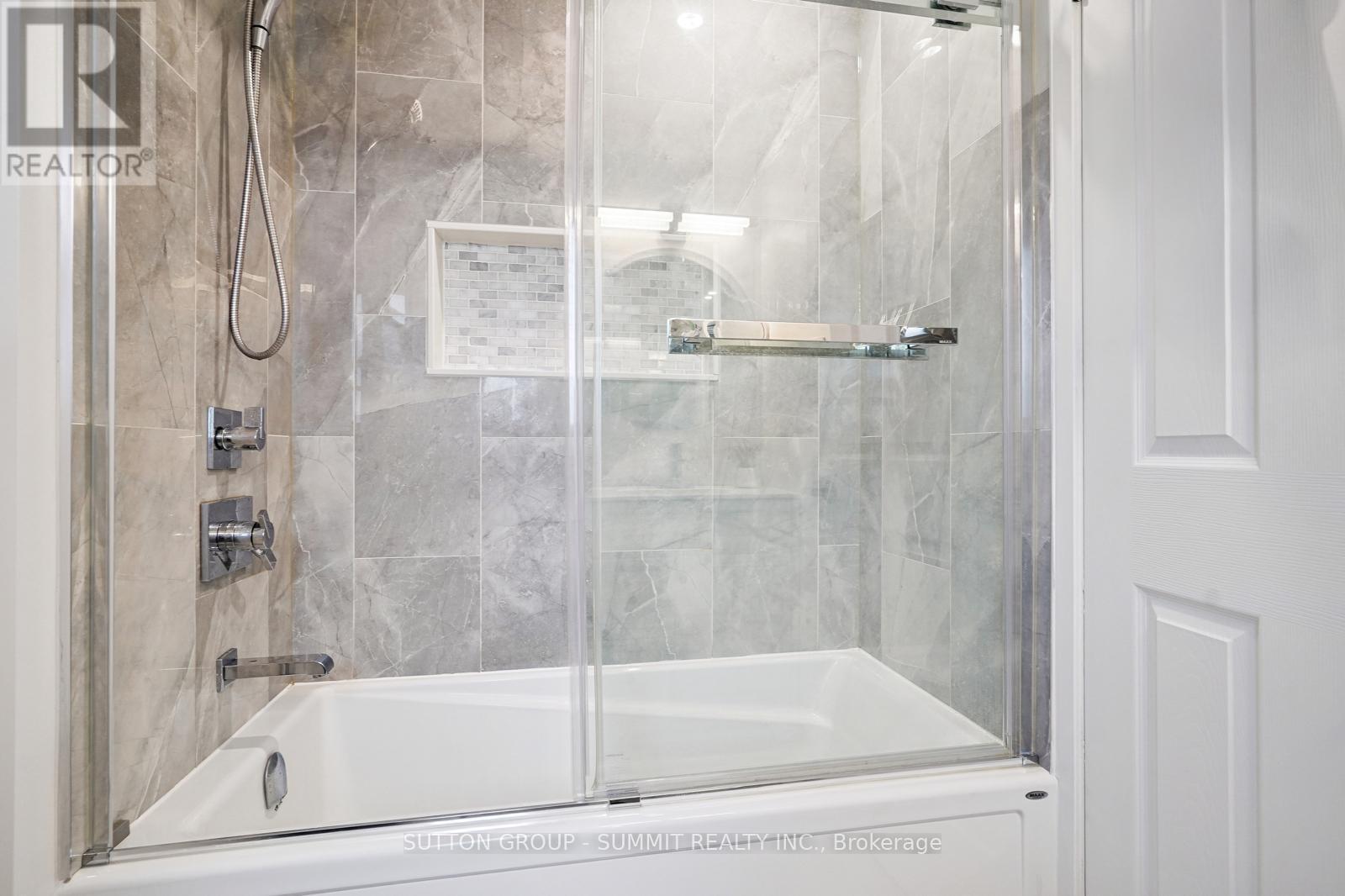 2413 Gladstone Avenue, Oakville, Ontario  L6H 6P2 - Photo 20 - W12586986