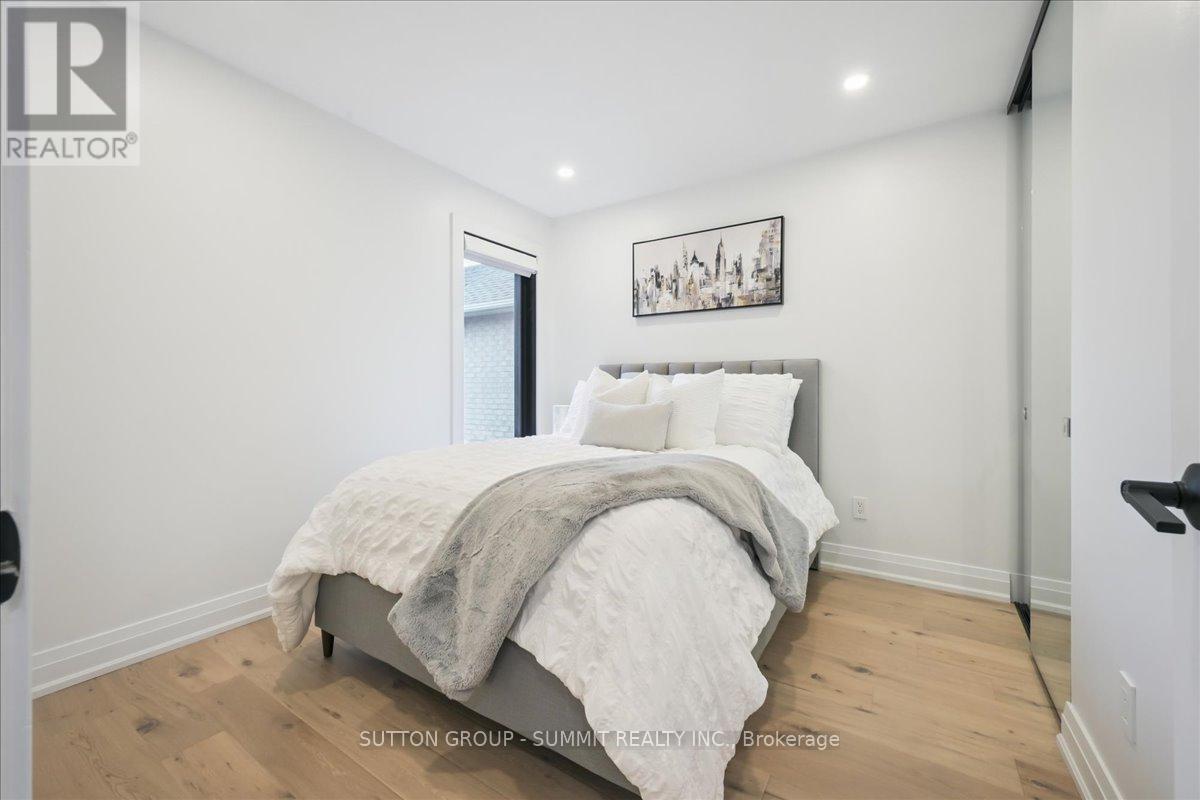 2413 Gladstone Avenue, Oakville, Ontario  L6H 6P2 - Photo 23 - W12586986