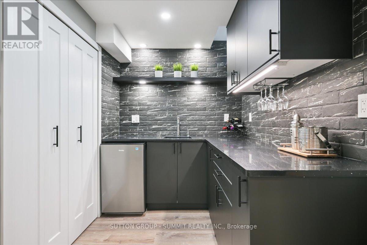 2413 Gladstone Avenue, Oakville, Ontario  L6H 6P2 - Photo 33 - W12586986