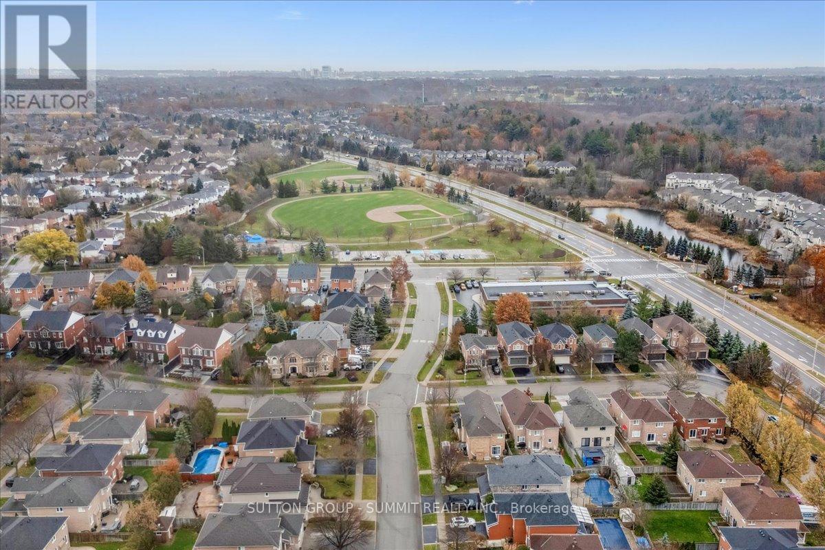 2413 Gladstone Avenue, Oakville, Ontario  L6H 6P2 - Photo 47 - W12586986