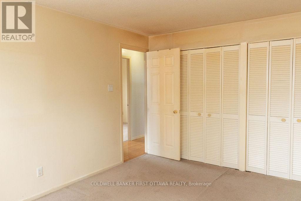 57 Benlea Drive, Ottawa, Ontario  K2G 4A3 - Photo 12 - X12587018