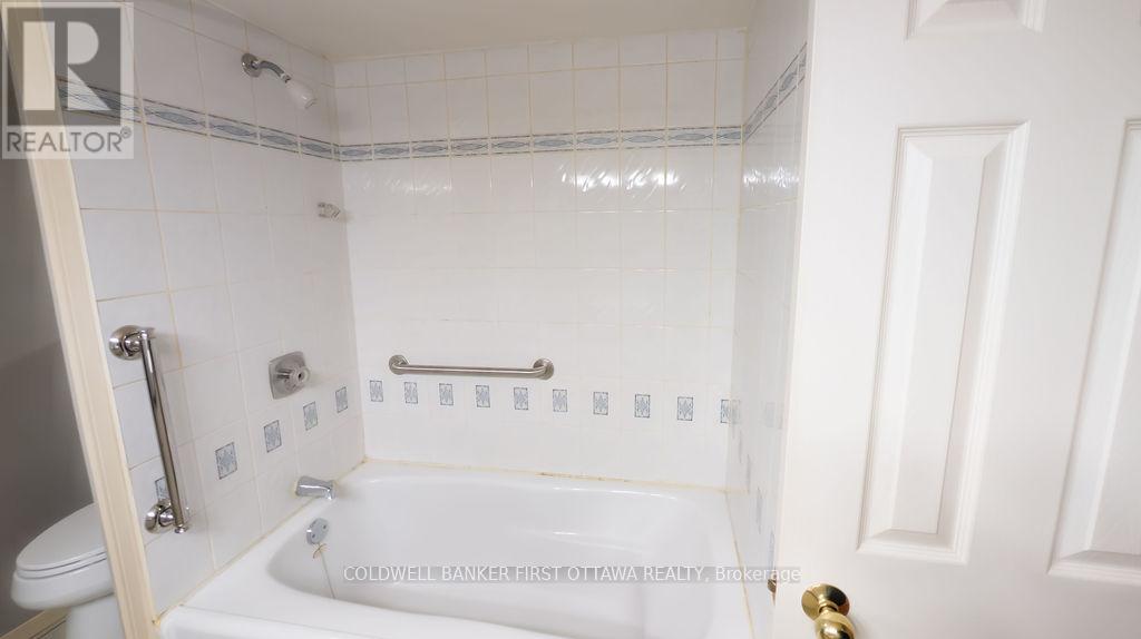 57 Benlea Drive, Ottawa, Ontario  K2G 4A3 - Photo 18 - X12587018