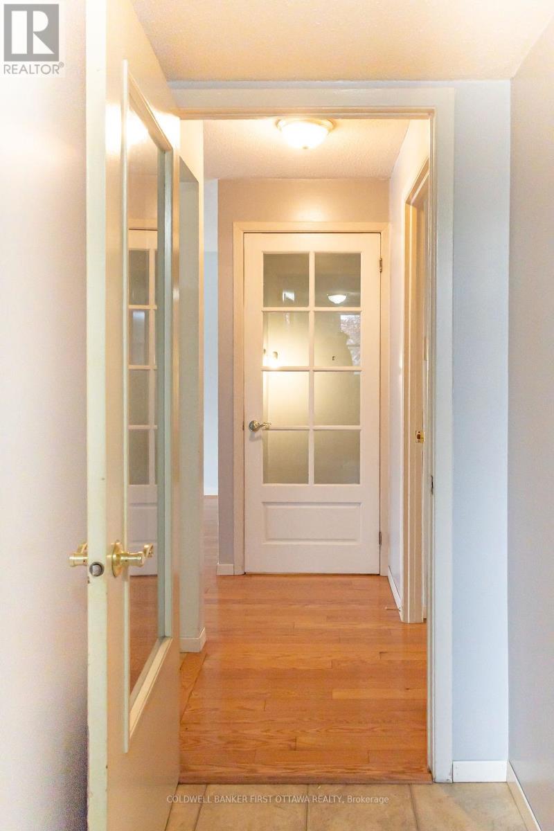 57 Benlea Drive, Ottawa, Ontario  K2G 4A3 - Photo 4 - X12587018