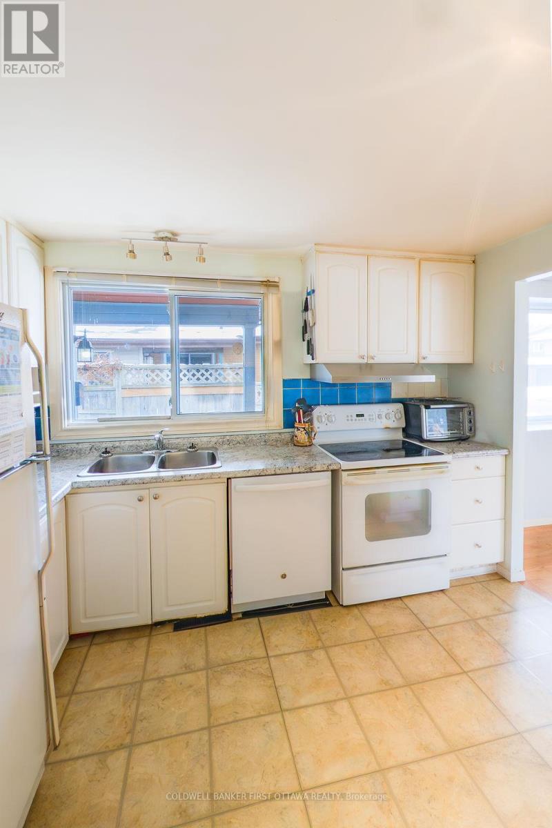 57 Benlea Drive, Ottawa, Ontario  K2G 4A3 - Photo 6 - X12587018