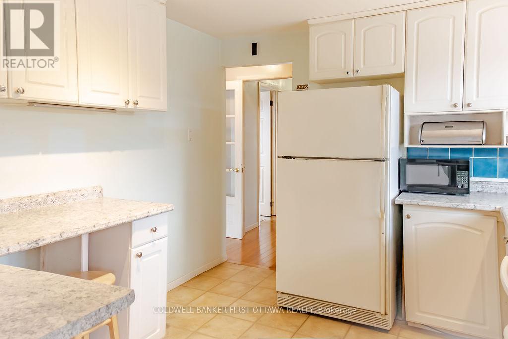 57 Benlea Drive, Ottawa, Ontario  K2G 4A3 - Photo 7 - X12587018