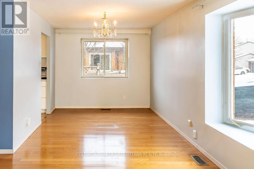 57 Benlea Drive, Ottawa, Ontario  K2G 4A3 - Photo 8 - X12587018