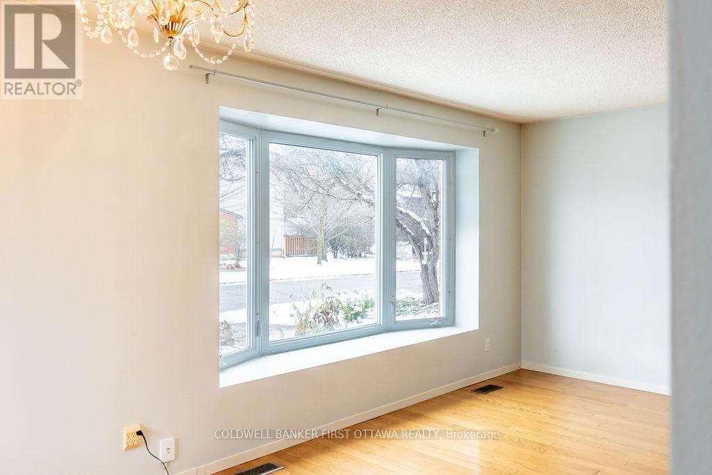 57 Benlea Drive, Ottawa, Ontario  K2G 4A3 - Photo 9 - X12587018