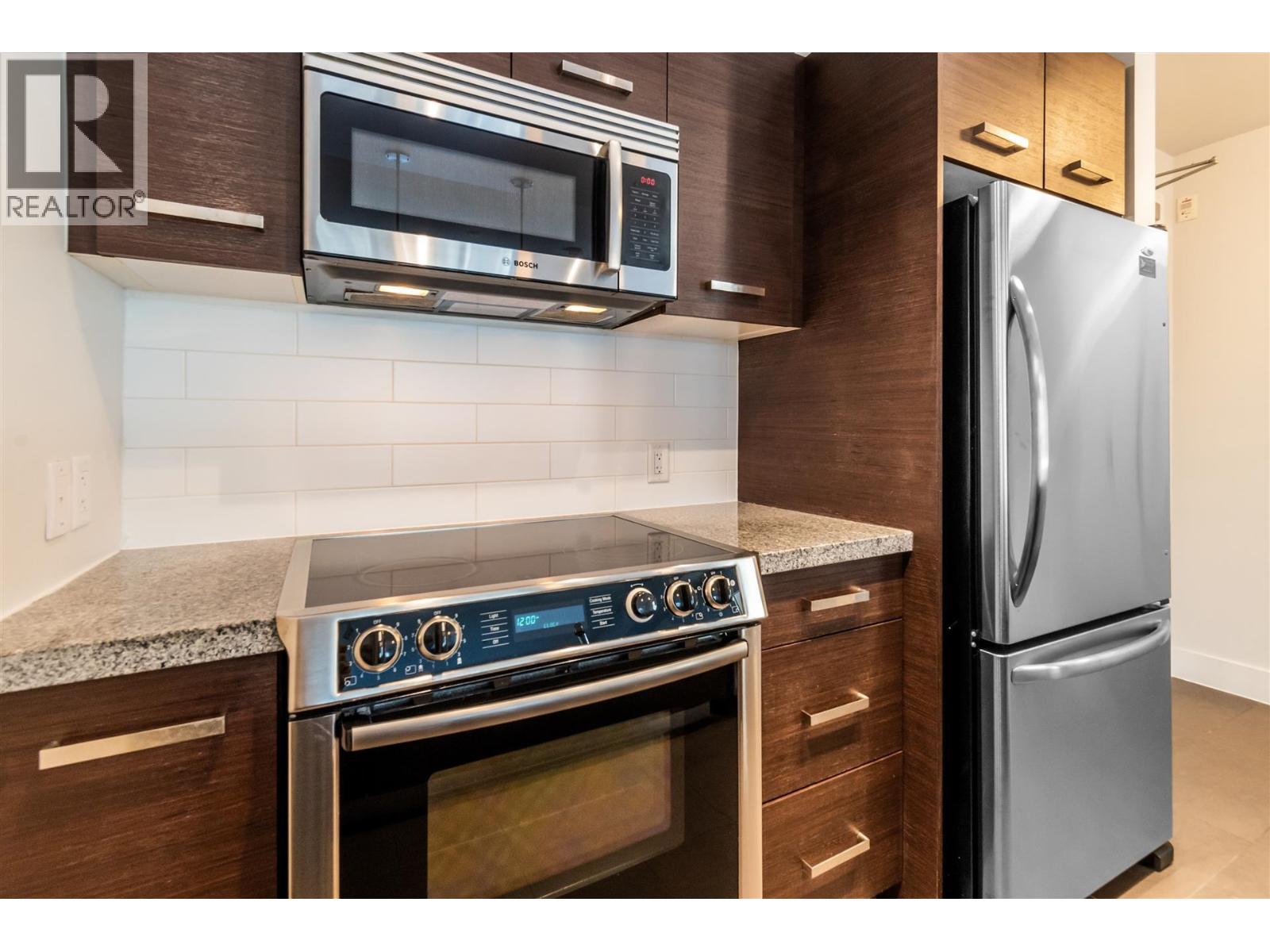 209 2957 Glen Drive, Coquitlam, British Columbia  V3B 0B5 - Photo 2 - R3070960