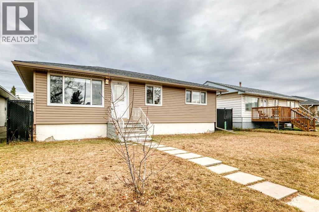 1835 42 Street Se, Calgary, Alberta  T2B 1G1 - Photo 3 - A2268922