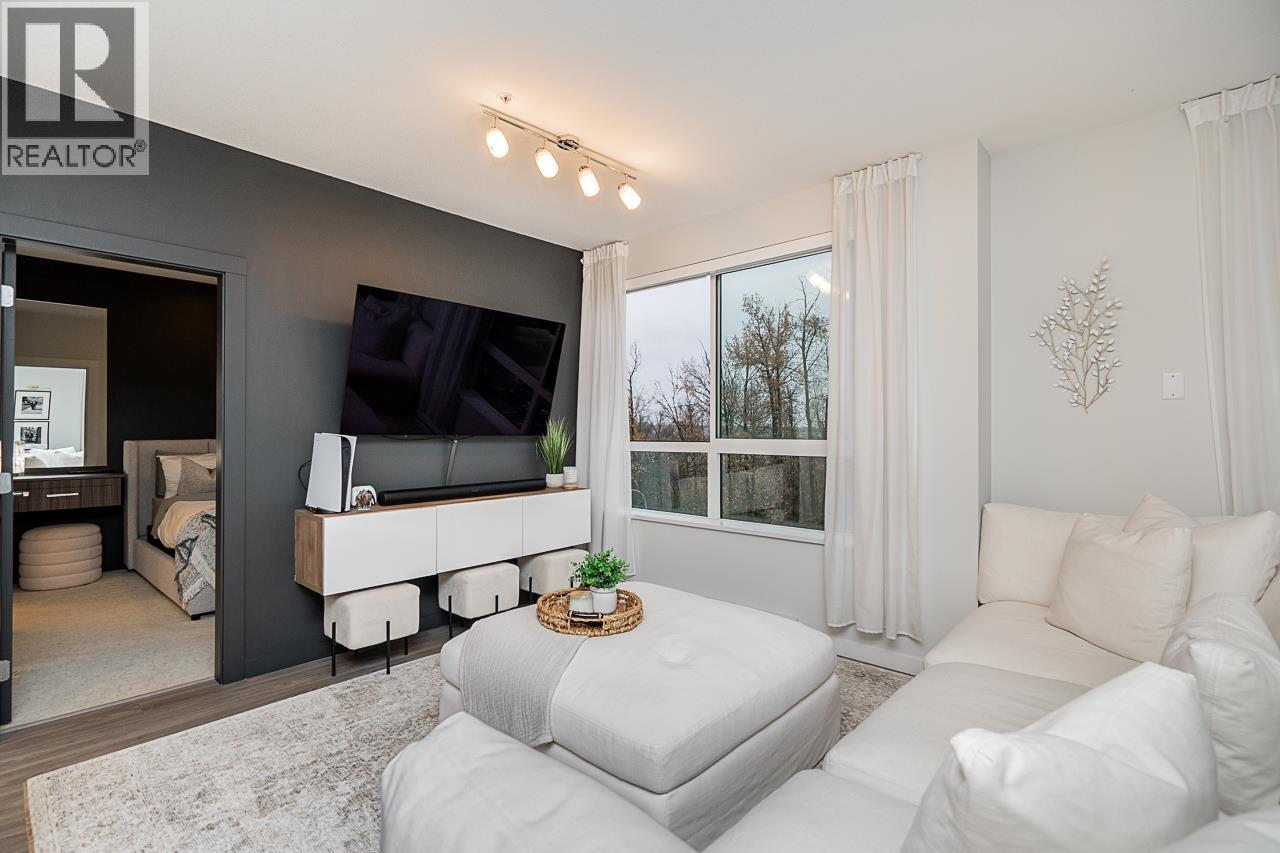 401 6438 Byrnepark Drive, Burnaby, British Columbia  V3N 0J2 - Photo 1 - R3070585