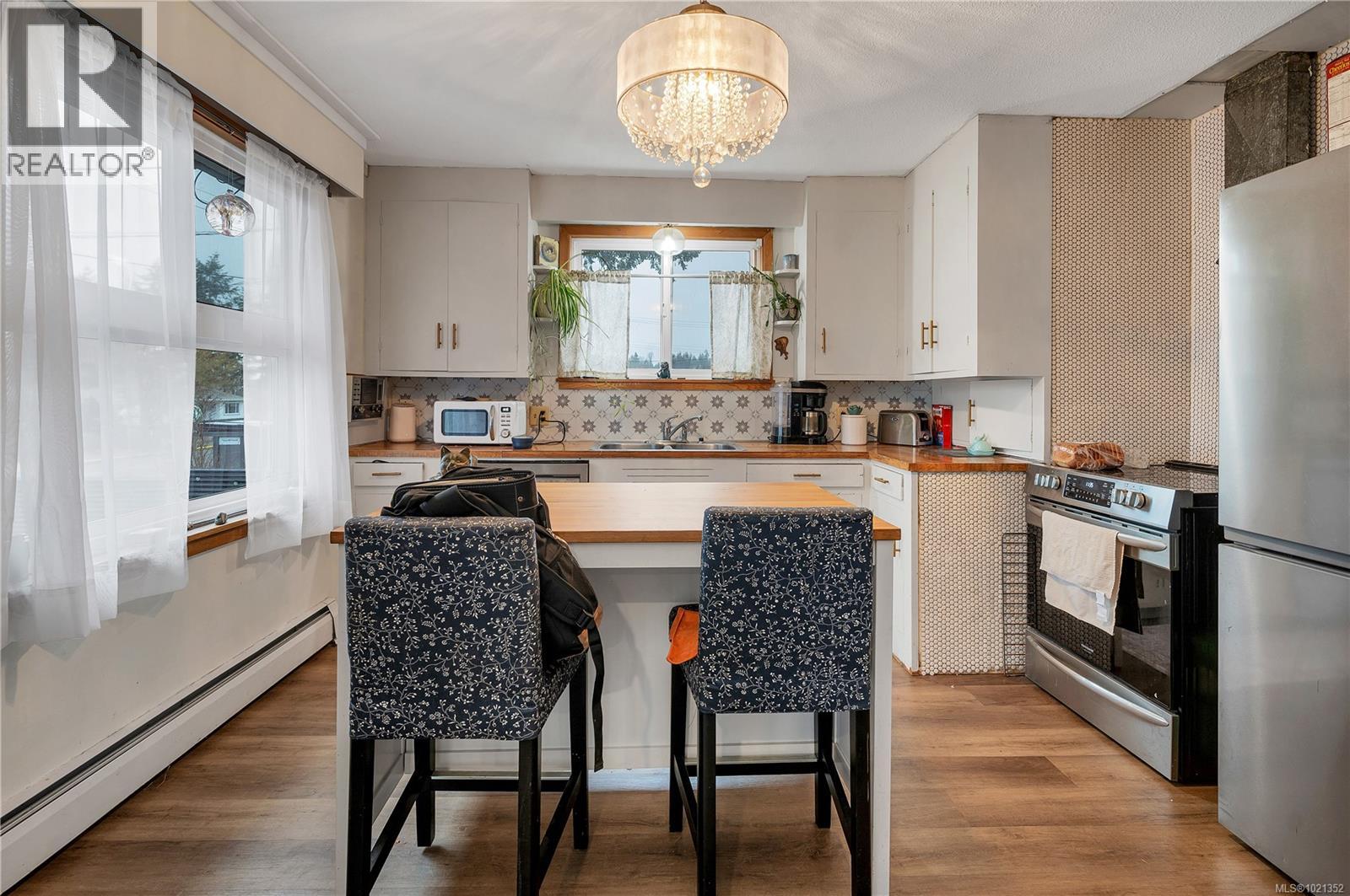 800 Alder St, Campbell River, British Columbia  V9W 2P5 - Photo 2 - 1021352