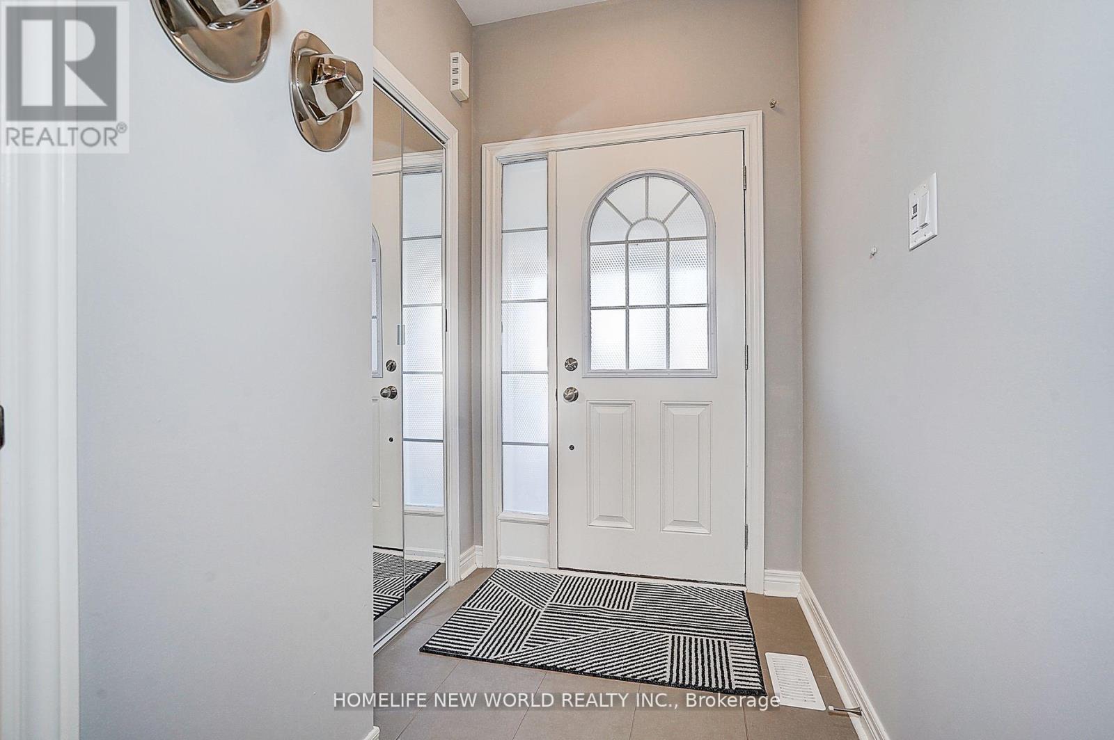 2002 Cocklin Crescent, Oshawa, Ontario  L1K 0T6 - Photo 4 - E12587024