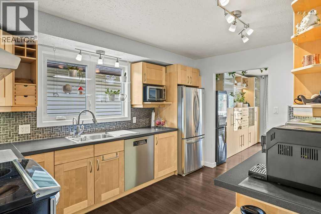 319 Hoodoo Crescent, Canmore, Alberta T1W 1A8 - Photo 13 - A2257934