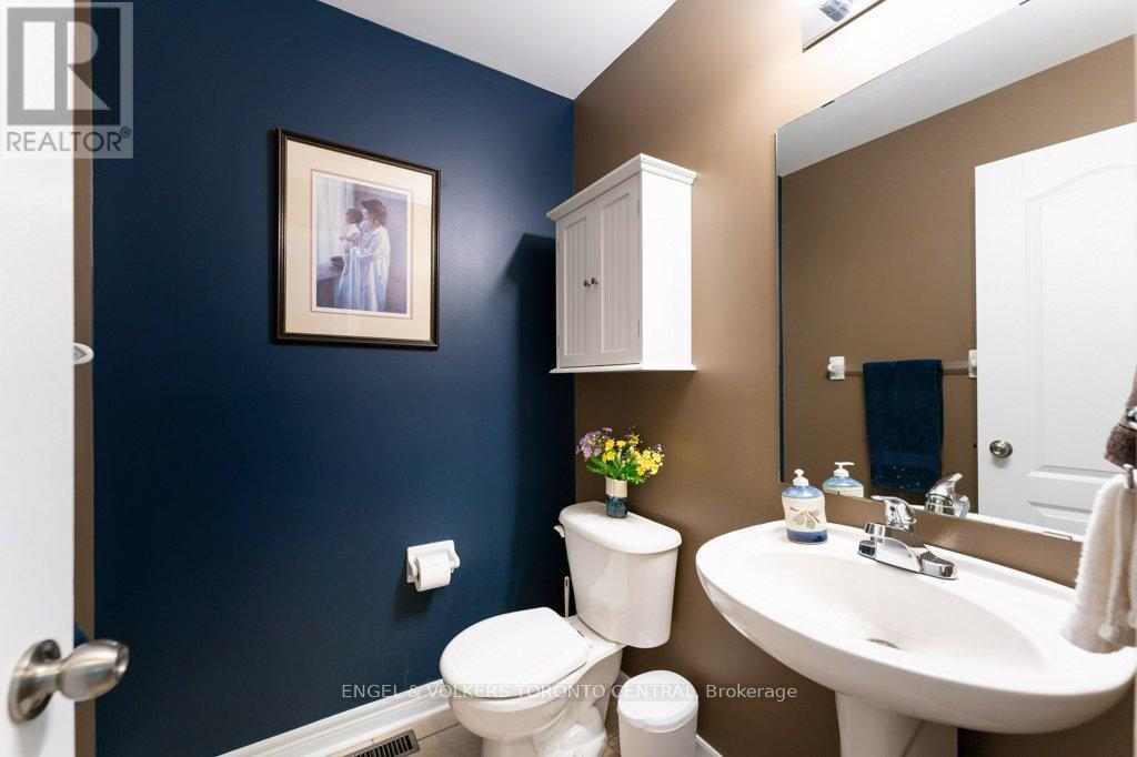 22 Donald Sim Avenue, Markham, Ontario  L6B 1B6 - Photo 2 - N12439216