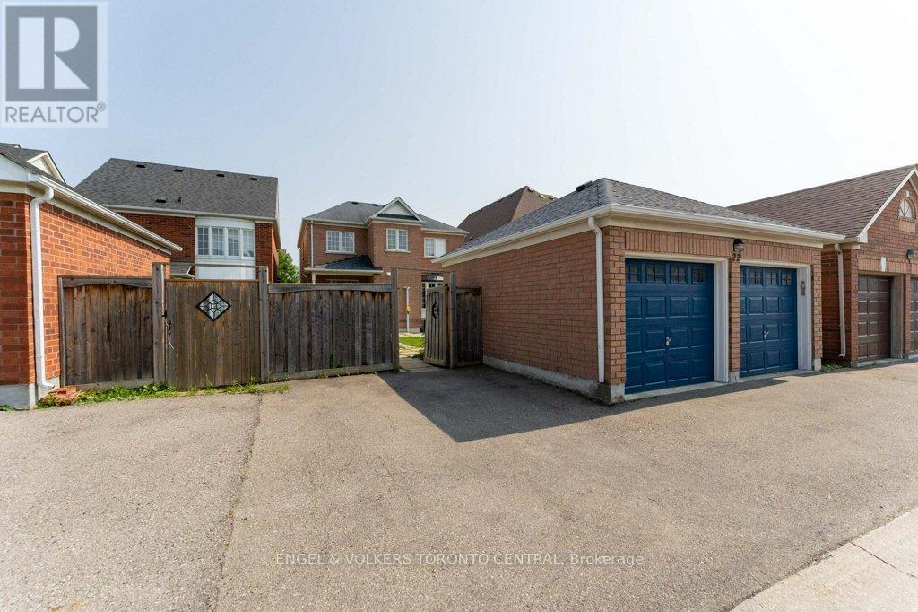 22 Donald Sim Avenue, Markham, Ontario  L6B 1B6 - Photo 16 - N12439216