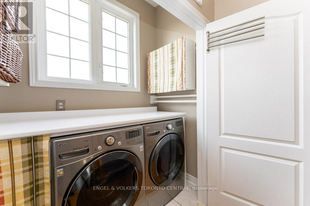 22 Donald Sim Avenue, Markham, Ontario  L6B 1B6 - Photo 4 - N12439216