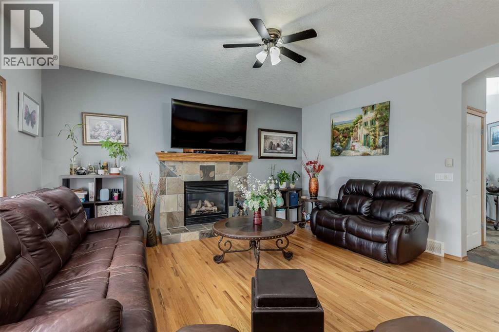 144 Bow Ridge Drive Drive, Cochrane, Alberta  T4C 1V8 - Photo 3 - A2272332