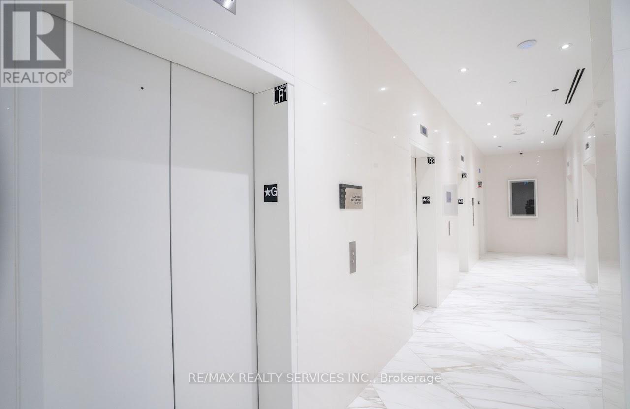 301 - 3900 Confederation Parkway, Mississauga, Ontario  L5B 0M3 - Photo 6 - W12587006