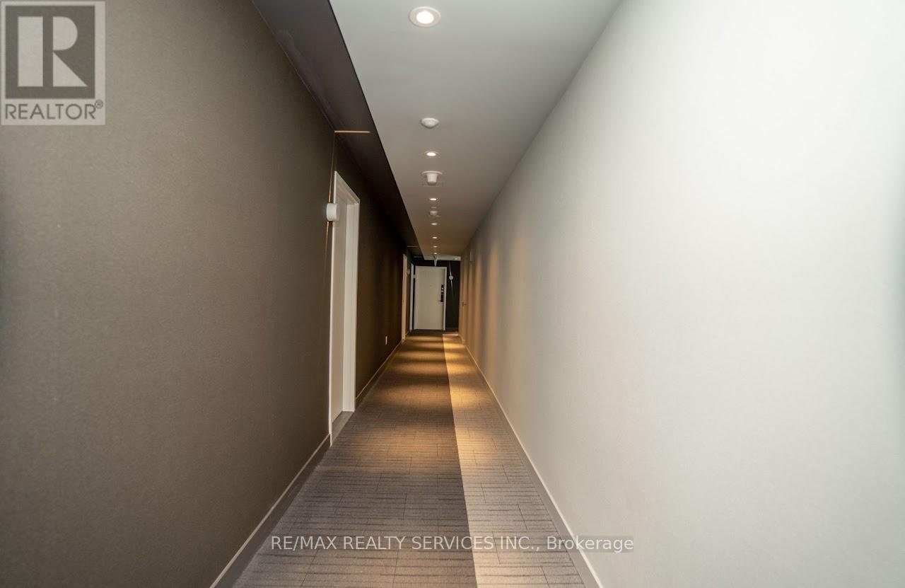 301 - 3900 Confederation Parkway, Mississauga, Ontario  L5B 0M3 - Photo 7 - W12587006