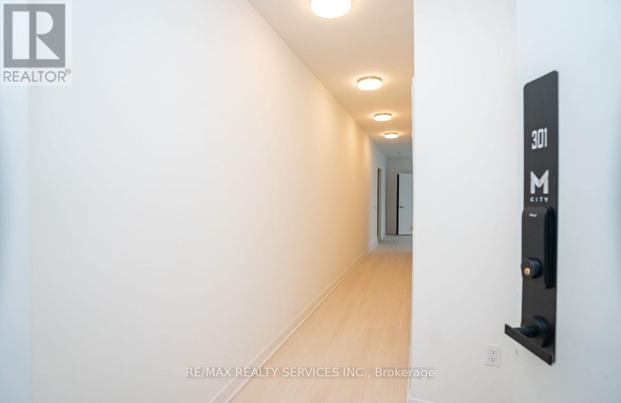 301 - 3900 Confederation Parkway, Mississauga, Ontario  L5B 0M3 - Photo 9 - W12587006