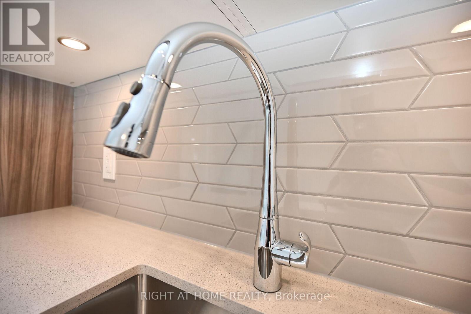 1402 - 430 Square One Drive, Mississauga, Ontario L5B 0L6 - Photo 15 - W12587012